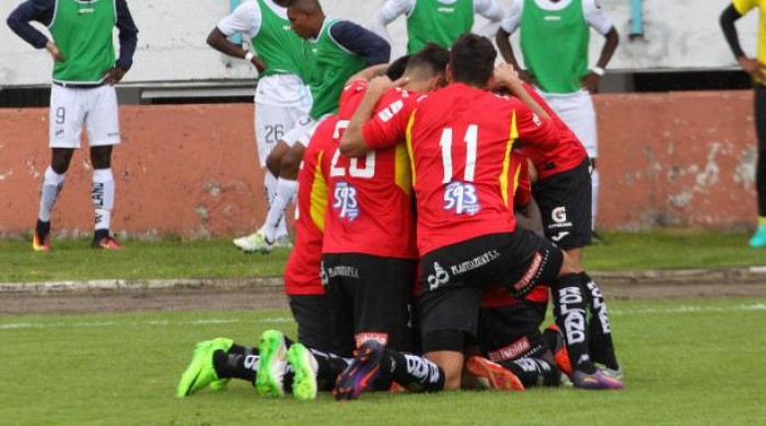 Liga de Quito pierde en Cuenca y se ahonda más en su crisis