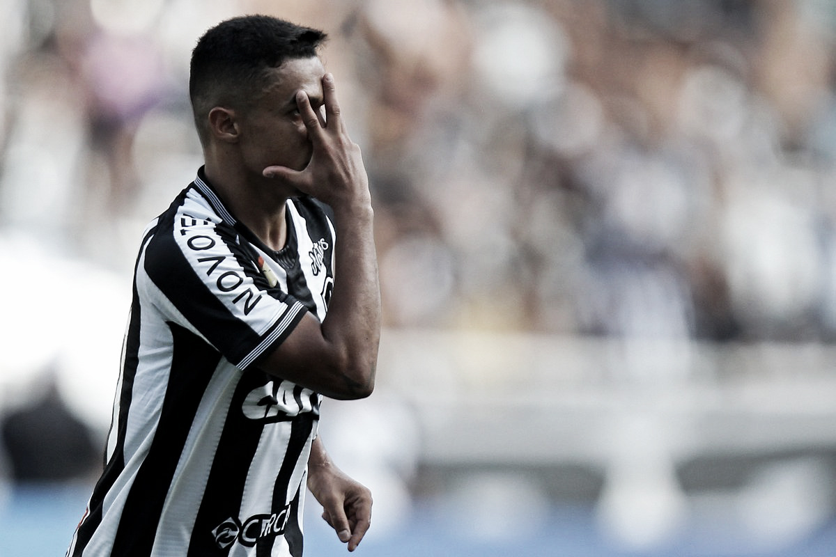 Em jogo marcado por confusões, Botafogo vence Internacional e se livra do risco de rebaixamento Em jogo marcado por confusões, Botafogo vence Internacional e se livra do risco de rebaixamento