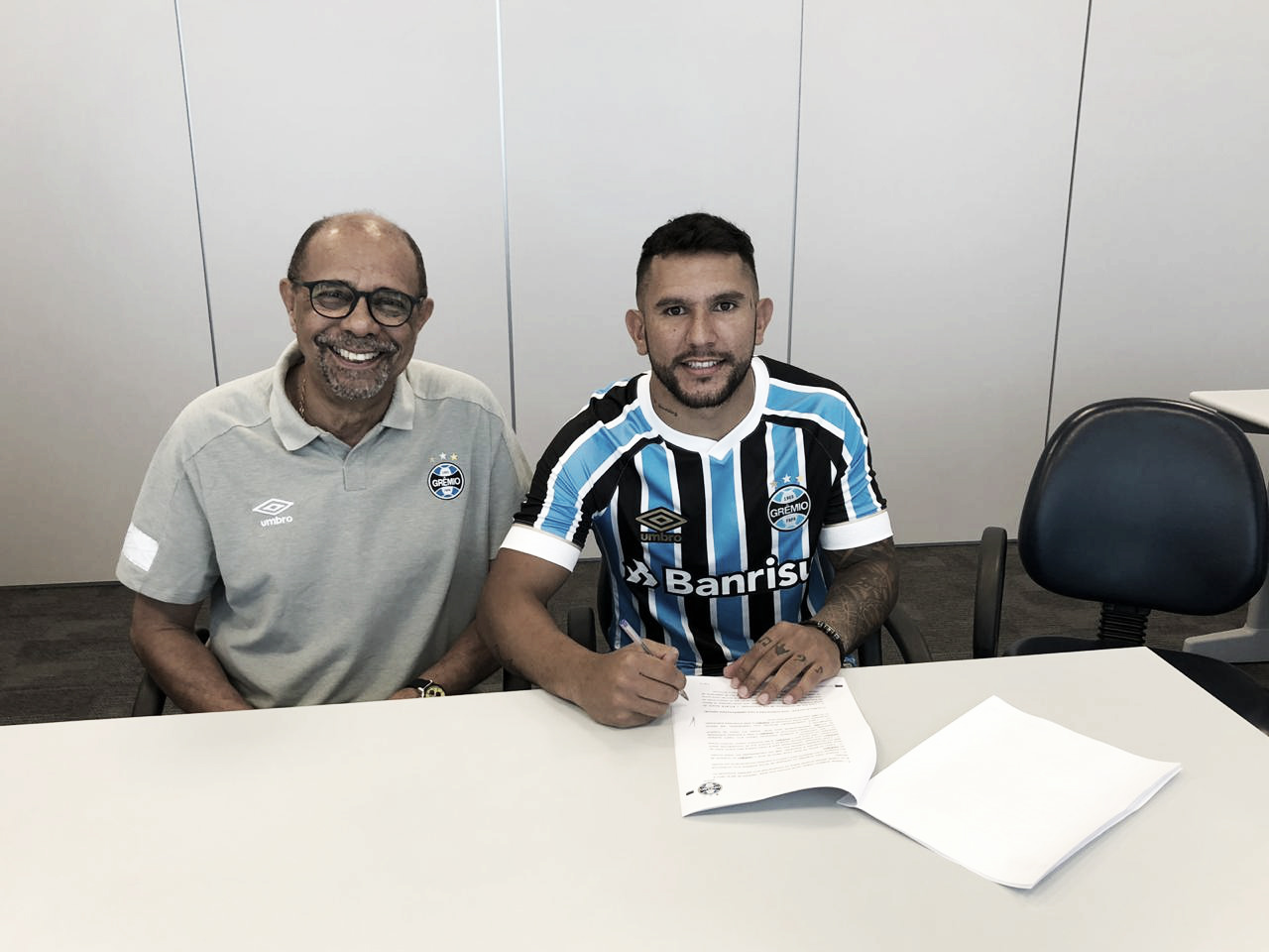 Grêmio oficializa contratação do meia argentino Walter Montoya, ex-Cruz Azul