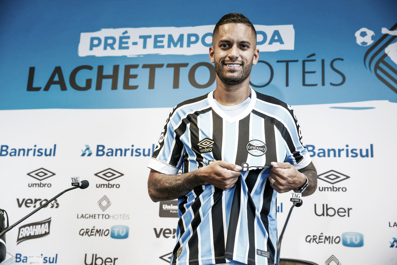 Em apresentação, Rômulo elogia ambiente do Grêmio e rebate críticas sobre seu desempenho Em apresentação, Rômulo elogia ambiente do Grêmio e rebate críticas sobre seu desempenho