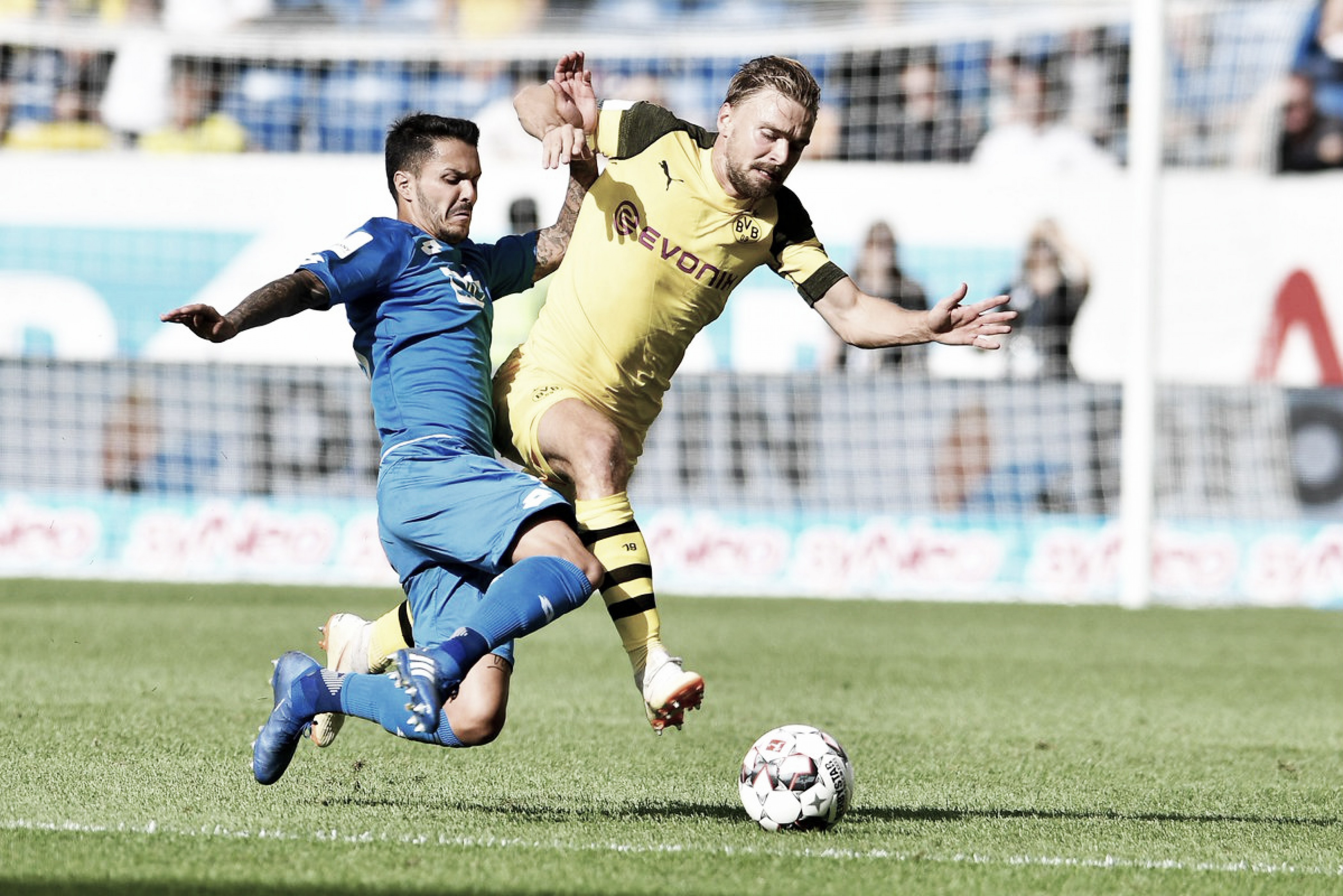 Joelinton marca, Diallo é expulso, mas Borussia Dortmund arranca empate no fim contra Hoffenheim