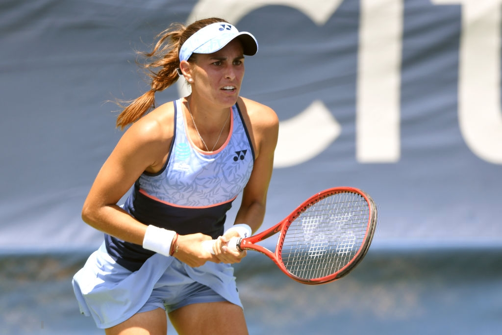 Monica Puig serves first pitch, 08/08/2019