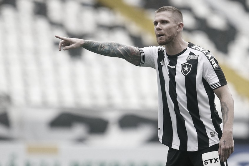 Rafael Forster negocia saída do Botafogo e deve reforçar o Juventude