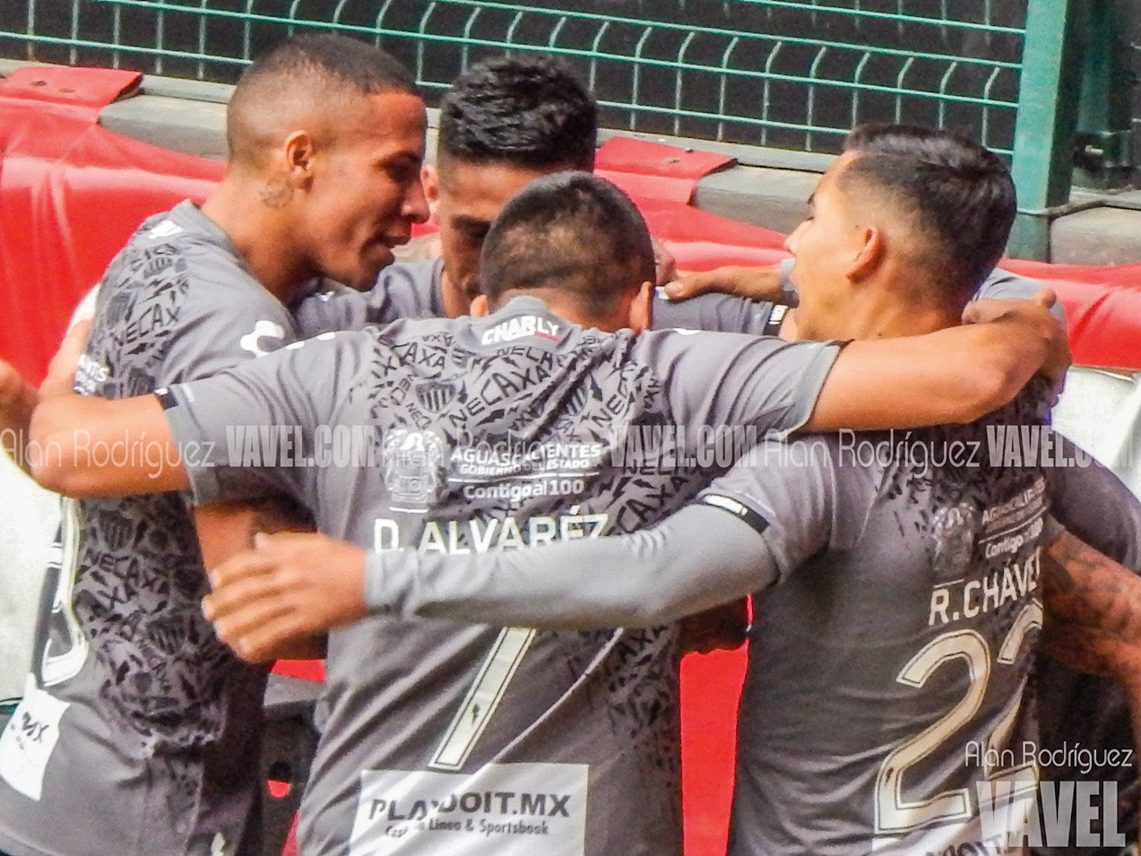 Debut triunfador del 'Rayo' Debut triunfador del 'Rayo'