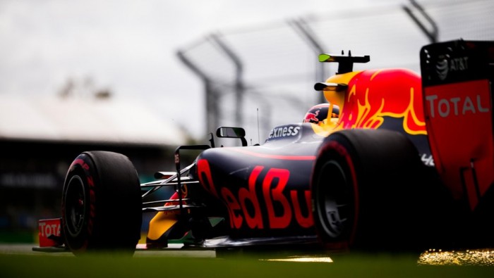 Red Bull quiere acabar con ambos coches en los puntos
