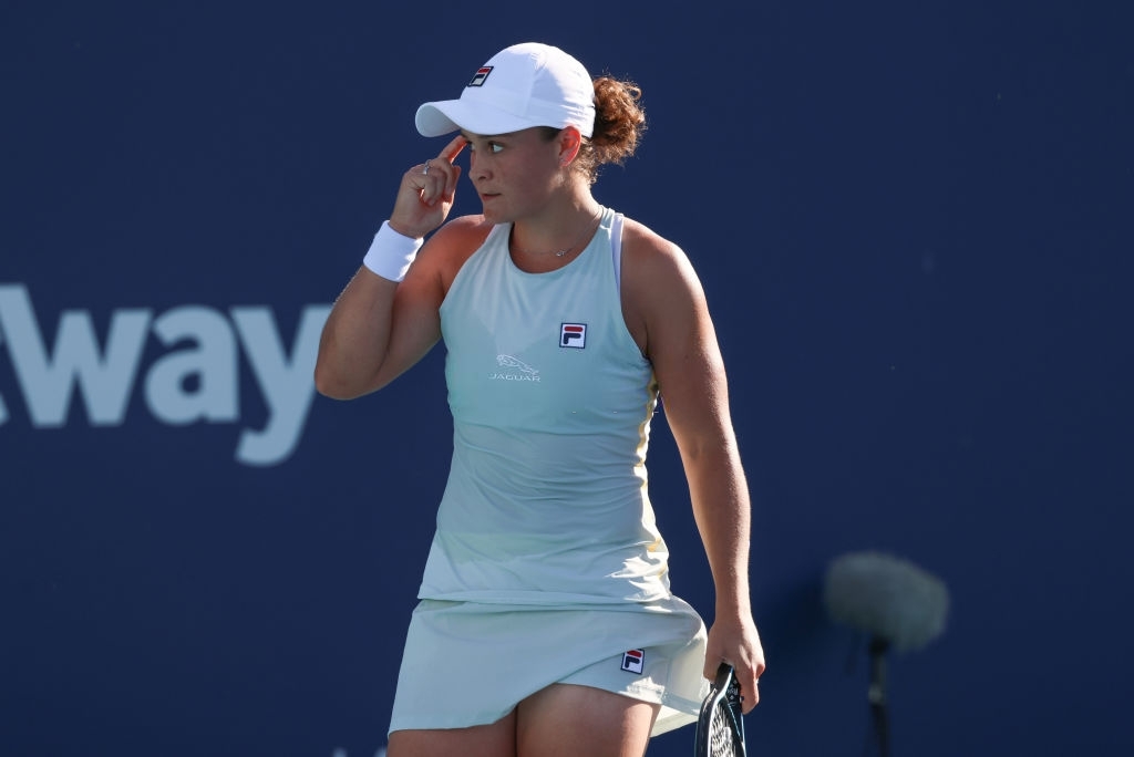 WTA Miami: Ashleigh Barty and top seeds survive
three-setters to make third round