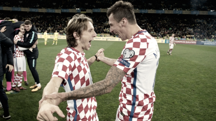 Modric asiste en la victoria de Croacia y se gana la repesca