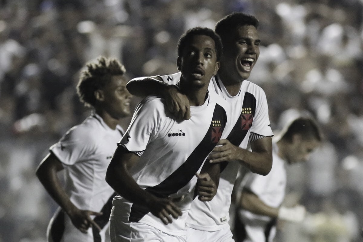 Vasco vence Corinthians nos pênaltis e vai à final da Copinha Vasco vence Corinthians nos pênaltis e vai à final da Copinha