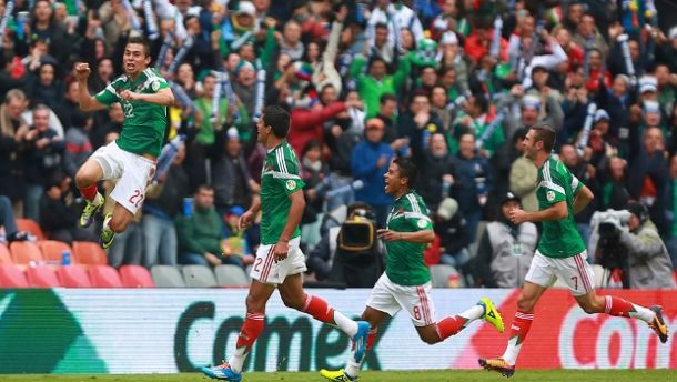 Com jogadores apenas de times nacionais, México atropela Nova Zelândia e se aproxima da Copa 2014