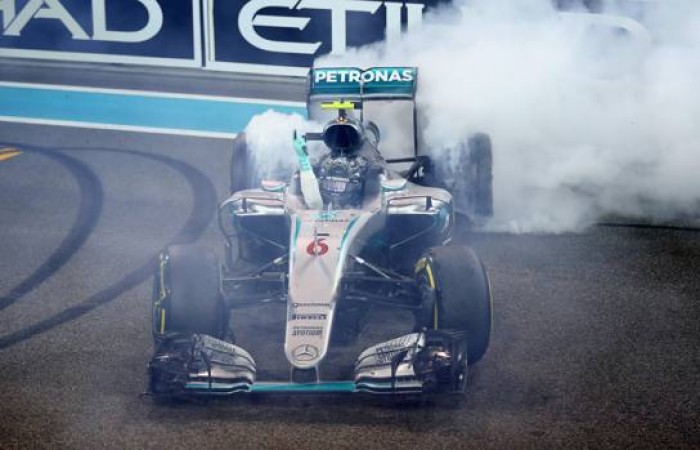 Formula 1 - La gioia di Rosberg: "Sensazioni surreali, felicissimo del titolo". Hamilton: "Fatto il massimo"