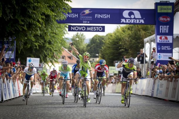 Elia Viviani echa el cierre en la Vuelta a Eslovenia de Machado