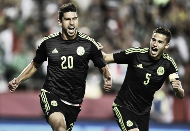 Felicidad de los jugadores mexicanos tras triunfo ante Paraguay