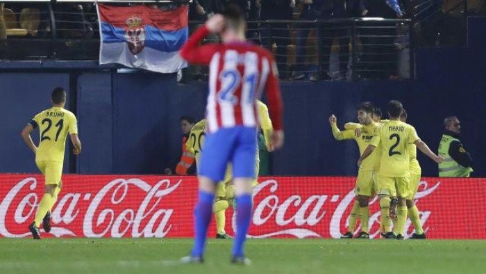 Villarreal aproveita falhas, vence Atlético de Madrid e entra na zona de classificação para UCL