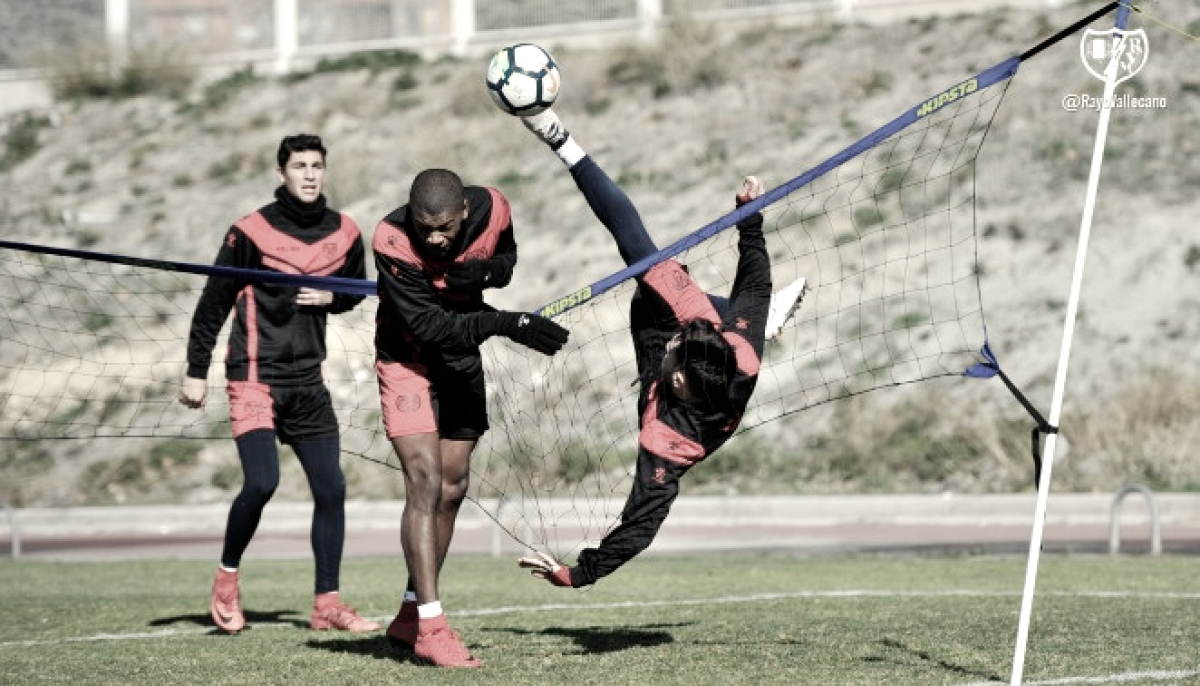 El Rayo se entrena con menor carga física a 48 horas de recibir al Huesca