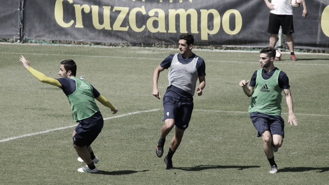 Garrido fue la principal novedad de la sesión de entrenamiento del Cádiz Garrido fue la principal novedad de la sesión de entrenamiento del Cádiz
