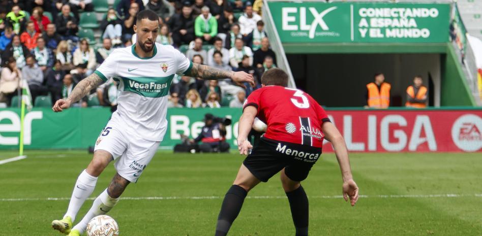 El Elche rompe su mala racha con una remontada de oro - VAVEL España