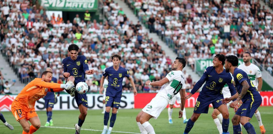 El Elche vence al Atlético y se aferra a la permanencia - VAVEL España