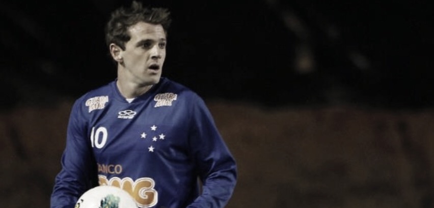 Montillo relembra título pelo Cruzeiro: "Feliz de marcar meu nome na história" Montillo relembra título pelo Cruzeiro: "Feliz de marcar meu nome na história"