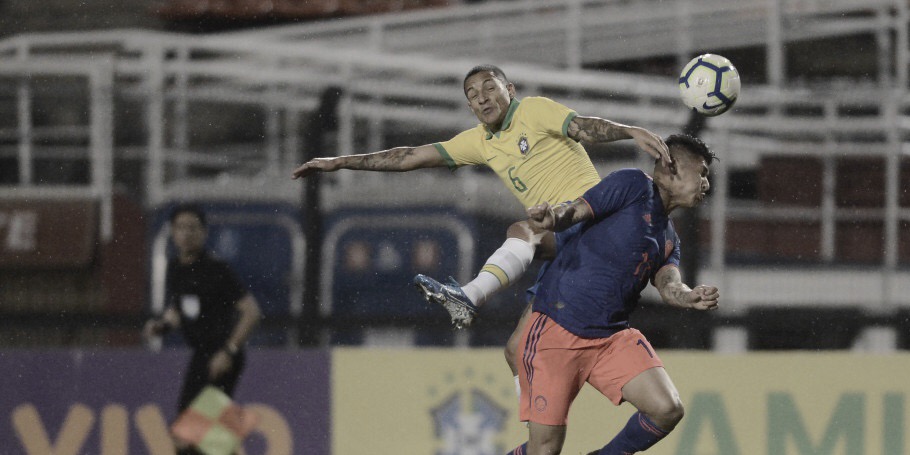 Após triunfo com a seleção Sub-23, Arana acredita que tem 'potencial de brilhar na Europa' Após triunfo com a seleção Sub-23, Arana acredita que tem 'potencial de brilhar na Europa'