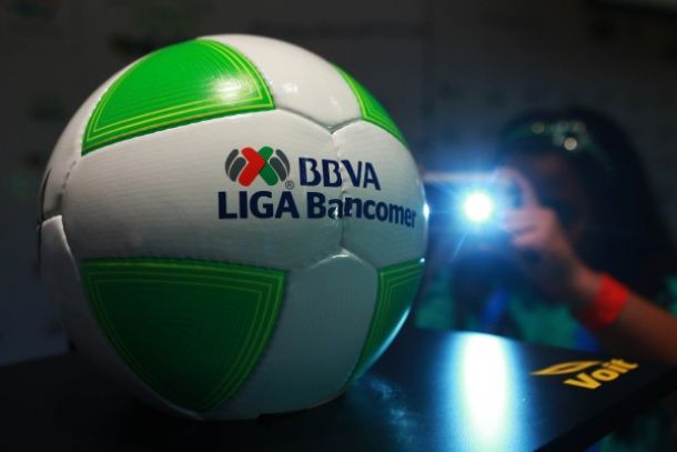 La Liga MX presenta el balón verde en apoyo a la campaña "Limpiemos Nuestro México"