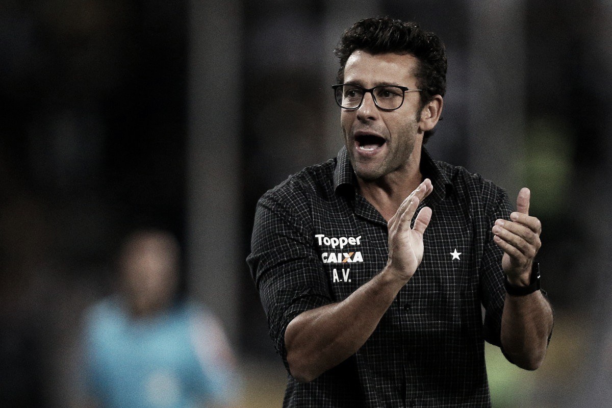 Valentim elogia atuação do Botafogo com 10: "Resultado não foi o que a gente merecia"