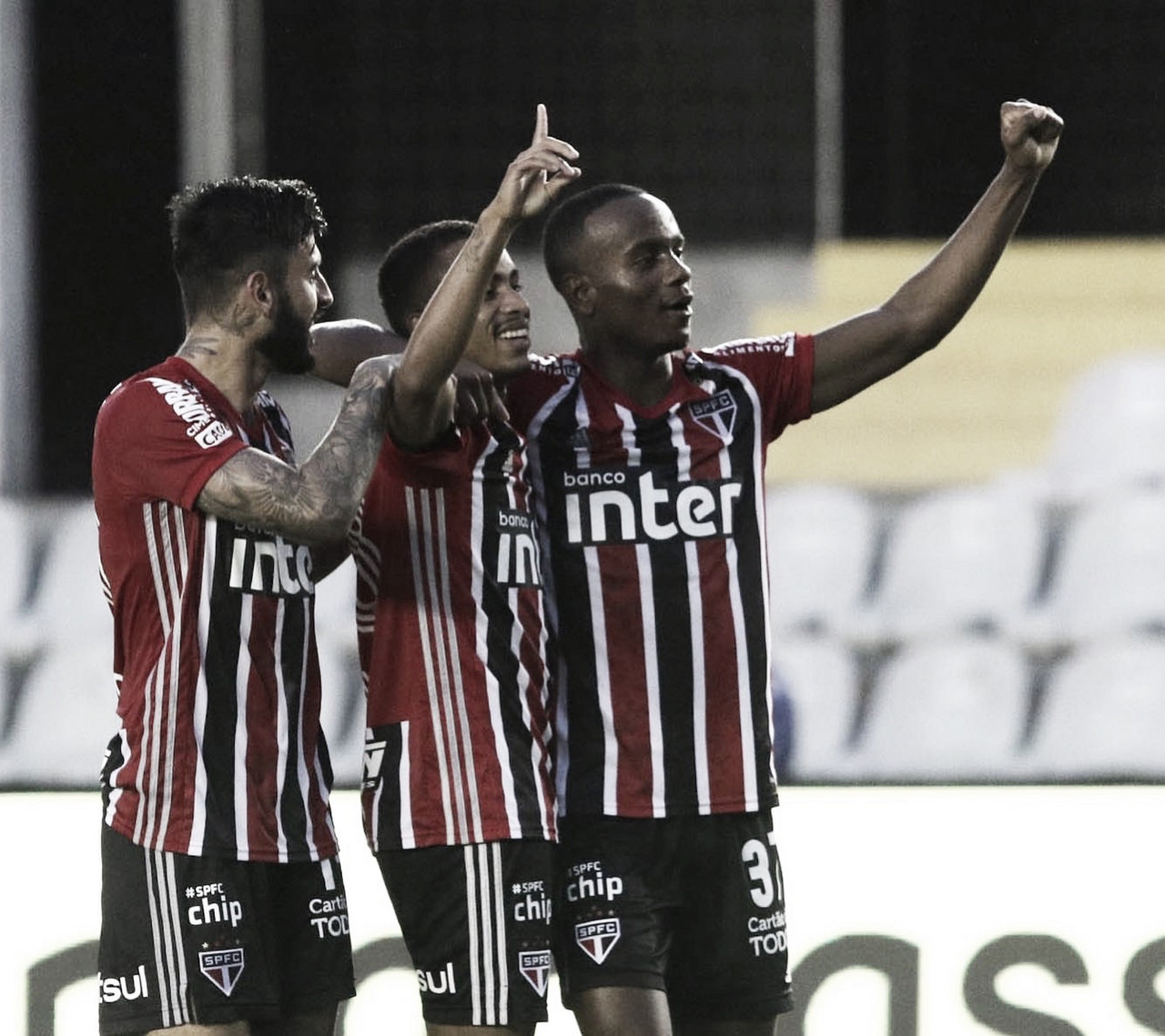 Diniz elogia postura do São Paulo e alfineta RB Bragantino: "Não sei se cumpriram protocolo" Diniz elogia postura do São Paulo e alfineta RB Bragantino: "Não sei se cumpriram protocolo"