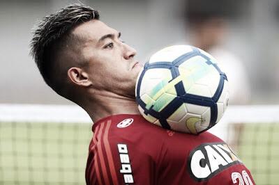 Flamengo dificulta saída de Uribe para o Santos Flamengo dificulta saída de Uribe para o Santos