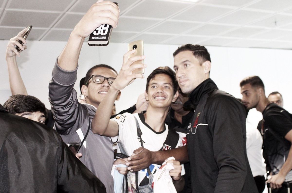 Entre reforços e desfalques, Vasco chega a Brasília para duelo contra Corinthians Entre reforços e desfalques, Vasco chega a Brasília para duelo contra Corinthians