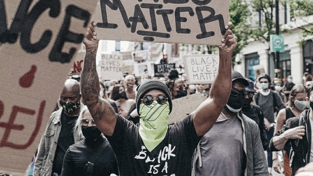 Lewis Hamilton vai às ruas e participa do protesto Black Lives Matter em Londres Lewis Hamilton vai às ruas e participa do protesto Black Lives Matter em Londres