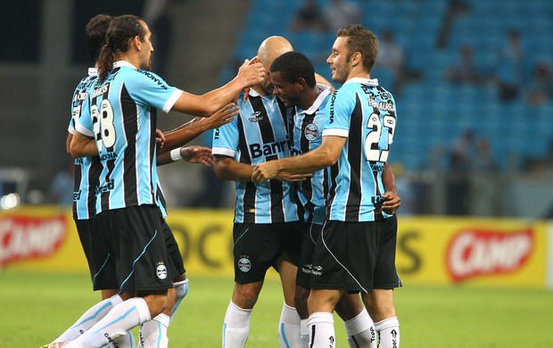 Grêmio vence Cerâmica e avança na Taça Farroupilha Grêmio vence Cerâmica e avança na Taça Farroupilha