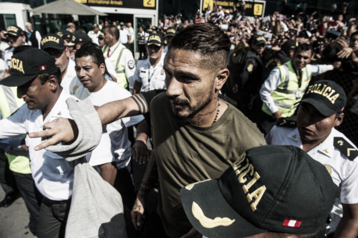 Rivais do Peru na primeira fase pedem liberação de Guerrero para Copa do Mundo Rivais do Peru na primeira fase pedem liberação de Guerrero para Copa do Mundo