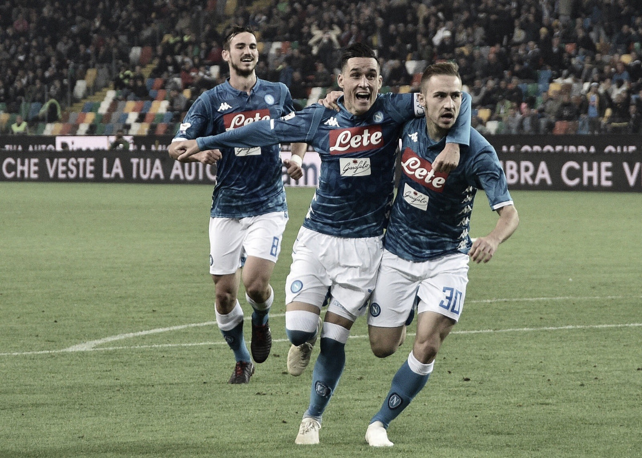 Napoli vence Udinese com autoridade e encosta na líder Juventus Napoli vence Udinese com autoridade e encosta na líder Juventus