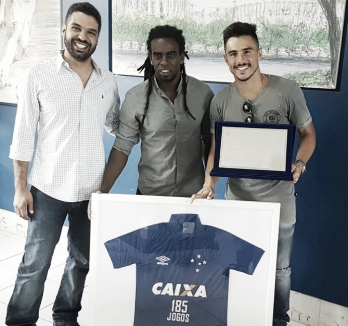 De saída para o Palmeiras, atacante Willian se despede e é homenageado pelo Cruzeiro