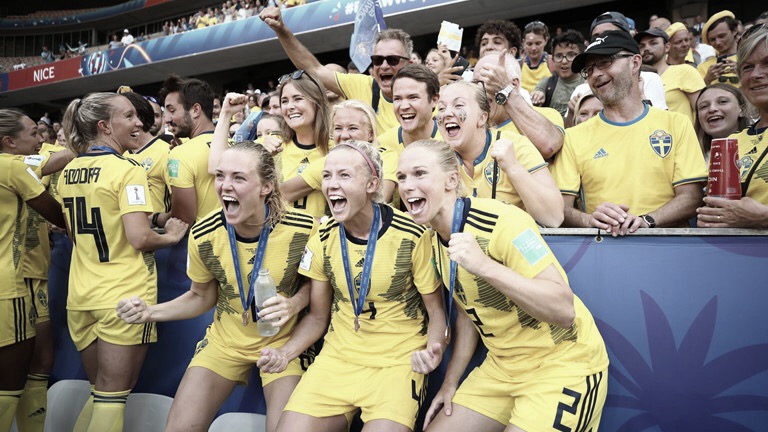 Suécia resolve no primeiro tempo, bate Inglaterra e conquista terceiro lugar