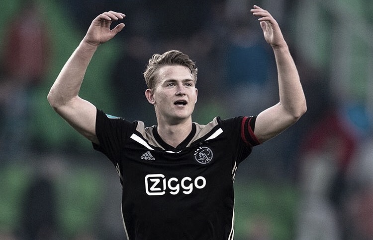 A um tris! Barcelona perto de oficializar De Ligt A um tris! Barcelona perto de oficializar De Ligt