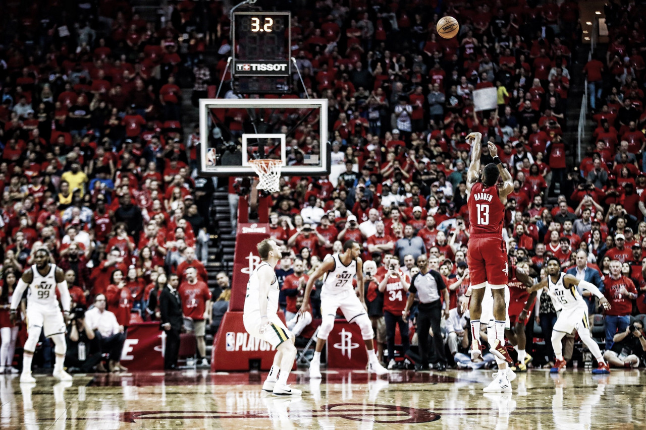 Com duplo-duplo de James Harden, Houston Rockets vencem Utah Jazz nos playoffs da NBA
