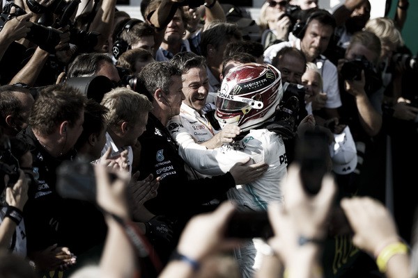 Hamilton supera Verstappen nas últimas voltas e vence GP da Hungria