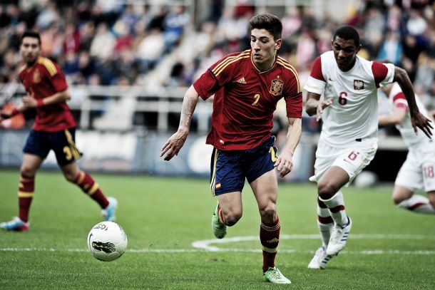 Who does Hector Bellerin need to surpass to attain a Spain call up?