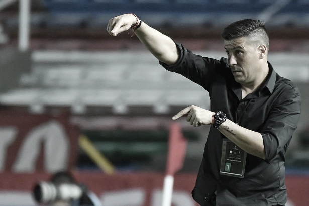 Juan Cruz Real: "Se tiene que ir gestionando las cargas, todos son importantes en el plantel" Juan Cruz Real: "Se tiene que ir gestionando las cargas, todos son importantes en el plantel"