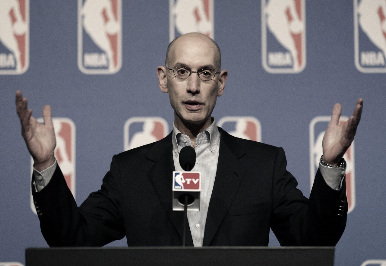 League reduces top executives salaries