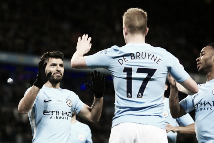 Em jogo inspirado de Agüero e De Bruyne, City se impõe e goleia Leicester