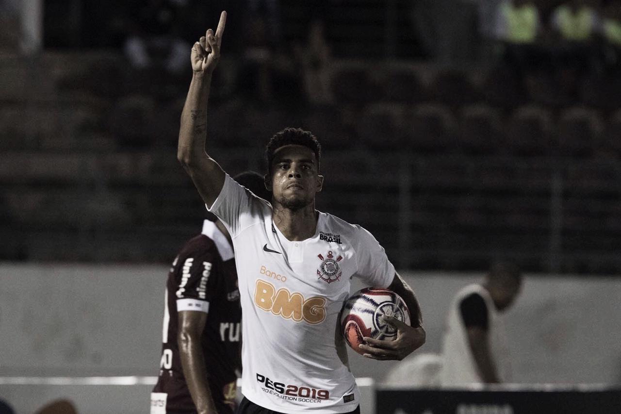 Gustavo exalta empate do Corinthians fora de casa: “Está de bom tamanho”