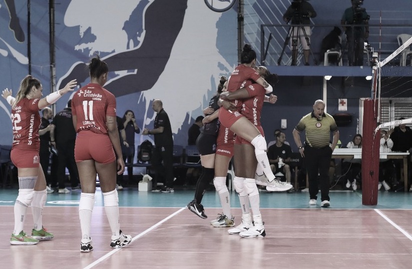 Sesi-Bauru vence o Pinheiros fora de casa e larga na frente na final do  Paulista de vôlei feminino, vôlei