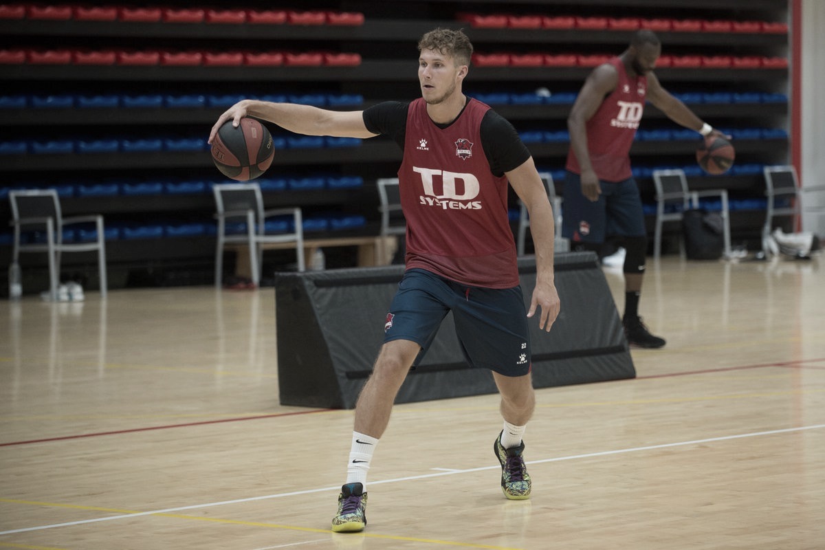 TD Systems Baskonia se ejercita en las instalaciones deportivas del BAKH TD Systems Baskonia se ejercita en las instalaciones deportivas del BAKH