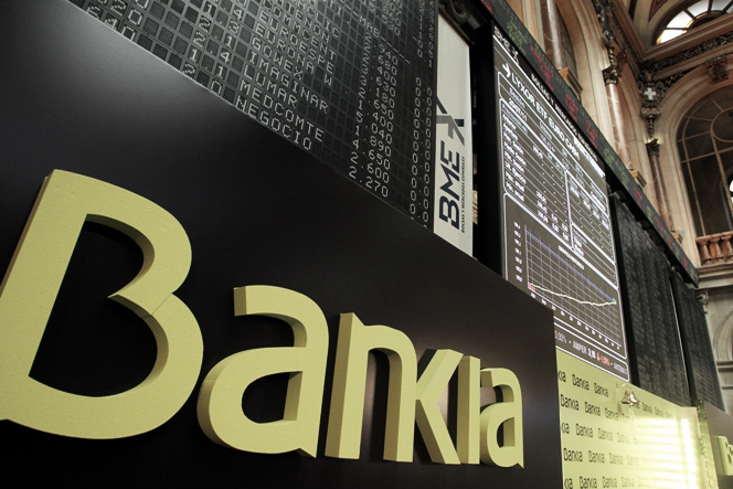 Las nuevas acciones de Bankia caen un 15 % en su primer día
