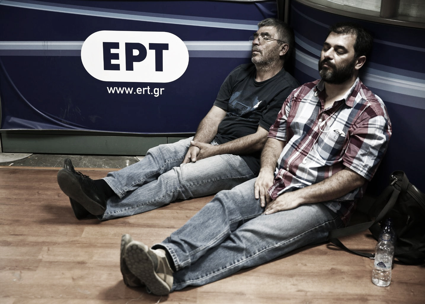 Grecia se queda sin televisión pública