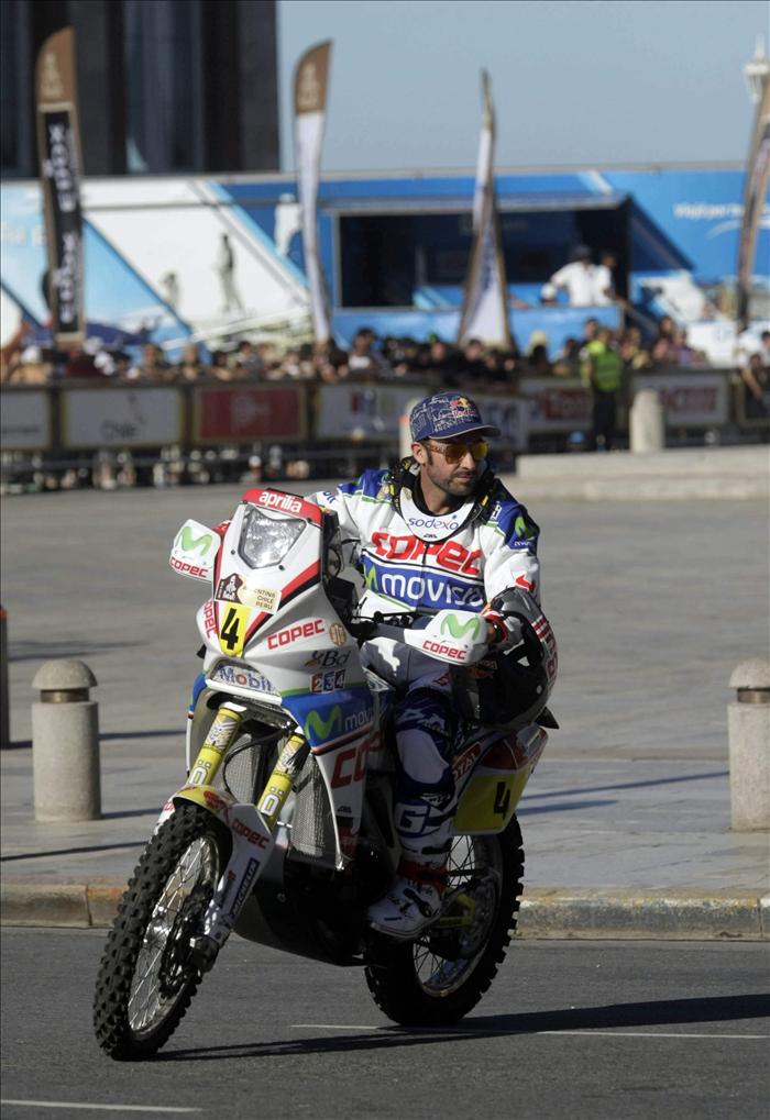 “Chaleco” López gana la primera etapa en motos
