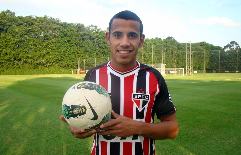 No lugar de Luis Fabiano, garoto de 18 anos herdará vaga no time titular