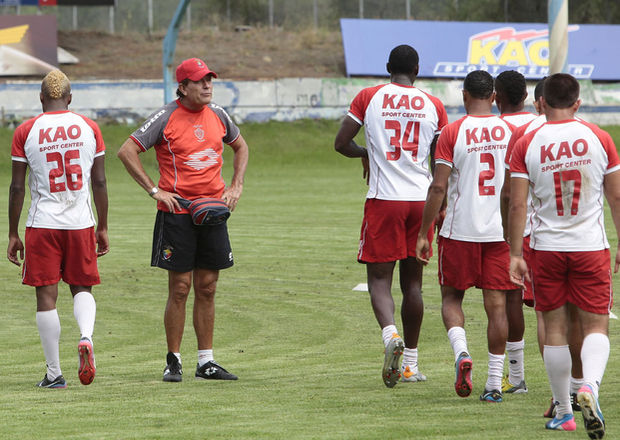 El Nacional se prepara para enfrentar al Deportivo Quito