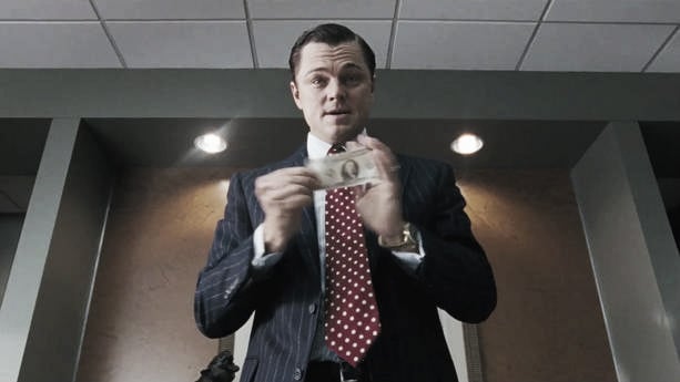 Leonardo DiCaprio quiere más y más dinero en el primer tráiler de 'The Wolf of Wall Street'